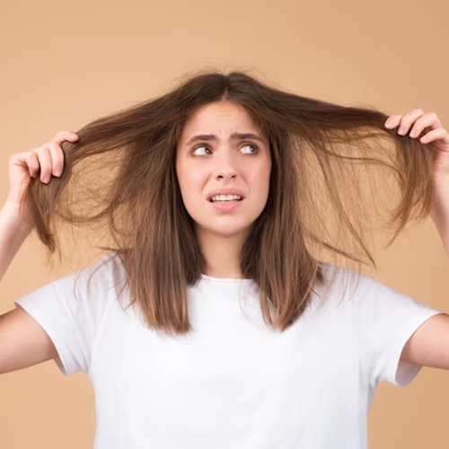 9 Most Common Signs That Your Hair is Damaged